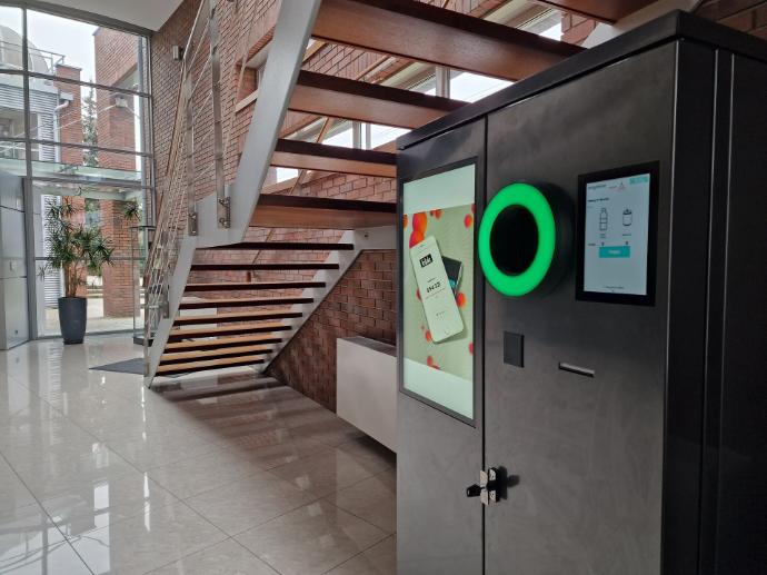 RECYCLEVER - Reverse Vending Machines RVM